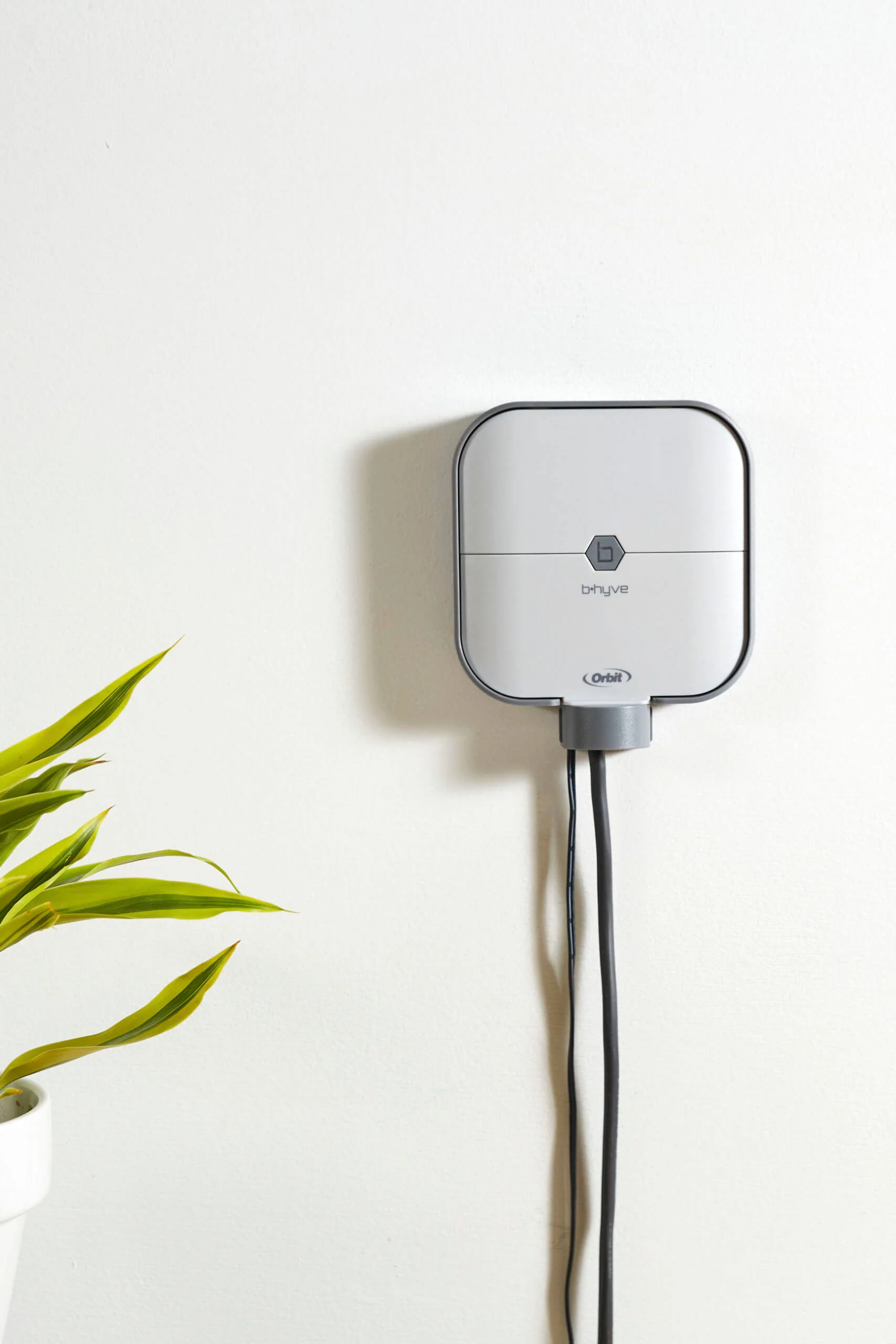 B-hyve Smart Indoor Irrigation Controller 4-Station | 57915 - Image 3